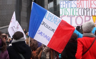 Plusieurs centaines de personnes se sont rassemblees sur la place de la Bastille pour demander la grace presidentielle et liberer Jacqueline Sauvage. Paris, le 23 Janvier 2016.