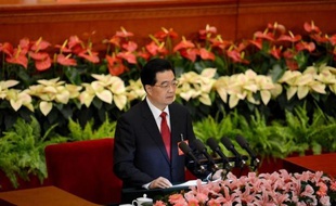 Le 18e congrès du PC chinois s'est ouvert jeudi devant plus de 2.000 délégués sur un cri d'alarme du président sortant, Hu Jintao, qui a prévenu que la corruption endémique du pays pourrait s'avérer "fatale" au régime et appelé à plus de démocratie dans une économie réorientée vers la consommation intérieure.