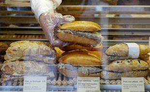 Les Français déjeunent de plus en plus hors de chez eux, mais sans augmenter leur budget: c'est l'équation à laquelle sont confrontés les restaurateurs qui vont voir baisser la dépense moyenne par repas, pénalisant les petits indépendants, les plus fragiles