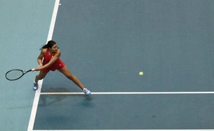 Souriante et épanouie comme jamais, Marion Bartoli s'est qualifiée samedi pour sa première finale à Coubertin après un nouveau come-back fracassant face à la Tchèque Klara Zakopalova.
