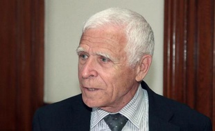 L'ancien maire de Vence (Alpes-Maritimes) Christian Iacono, condamné à neuf ans de prison pour le viol de son petit-fils revenu des années plus tard sur ses accusations, est convoqué le 6 février à Paris devant la Cour de révision, a-t-il indiqué à l'AFP.