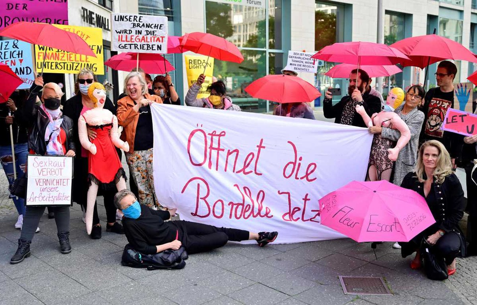 Coronavirus en Allemagne Des prostituées manifestent pour la réouverture des maisons closes Coronavirus en Allemagne Des prostituées manifestent pour la réouverture des maisons closes