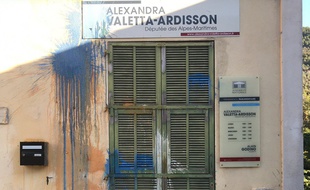 La permanence de la députée des Alpes-Maritimes Alexandra Ardisson a été recouverte de peinture.