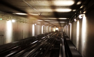 L'intérieur du tunnel de la ligne A du métro de Rennes.