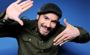 Kyan Khojandi, comédien, auteur et réalisateur francais, le 8 juin 2011. Photographie réalisée à l'occasion de la cinquième édition du Festival «l'Humour en Capitales» qui s'est déroulé à Paris du 4 au 25 Juin 2011.