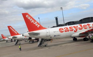 La compagnie aérienne britannique Monarch va supprimer jusqu'à 1.000 emplois alors qu'elle veut concurrencer les compagnies à bas coûts EasyJet et Ryanair