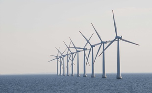 Une ferme éolienne au large (illustration)