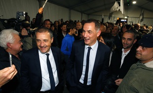 Jean-Guy Talamoni et Gilles Simeoni après leur victoire aux élections en Corse, à Bastia le 10 décembre 2017.