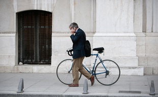 Un cycliste à Marseille (illustration)