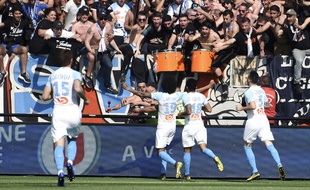 Luiz Gustavo célèbre l'ouverture du score dès les premières minutes au Roudourou.