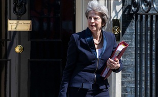 Theresa May devant le 10, Downing Street, le 23 mai 2018.