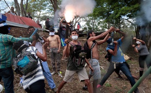 Des étudiants manifestent contre le président du Nicaragua Daniel Ortega, le vendredi 11 mai