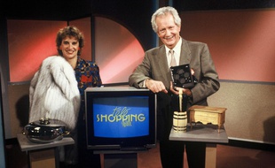 Maryse Corson et Pierre Bellemare présentent le Télé-Shopping sur TF1 en 1988