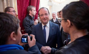 François Hollande, qui ne s'est pas exprimé à la télévision depuis le 14 juillet, est dimanche l'invité du 20H00 de TF1 pour parler de la crise syrienne au lendemain de l'accord américano-russe, mais aussi des grands dossiers de politique intérieure.