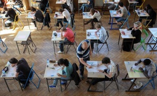 Les lycéens n'ont plus qu'un mois pour réviser avant d'attaquer les épreuves écrites du baccalauréat, pour une session 2013 nouvelle formule issue de la réforme du lycée et dont certaines innovations inquiètent les enseignants.