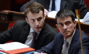 Emmanuel Macron et Manuel Valls à l'Assemblée nationale. AFP PHOTO / ALAIN JOCARD