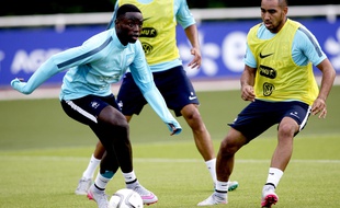 Ntep (à gauche) a joué son premier match avec les Bleus en juin dernier.