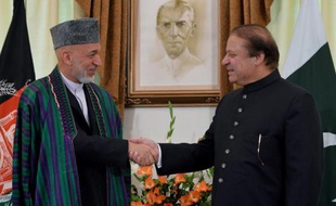 Le Premier ministre pakistanais Nawaz Sharif s'est engagé samedi à Kaboul à apporter "toute l'aide possible" de son pays pour tenter de relancer les pourparlers de paix avec la rébellion talibane en Afghanistan et "briser le cycle de destruction".