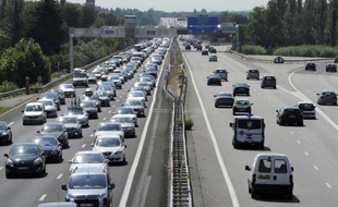 Une autoroute entre Marseille et Orange, dans le sud-est de la France, le 20 juillet 2013