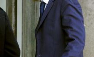 Jean Sarkozy, un des fils du chef de l'Etat, ne jouera pas finalement la pièce "Oscar" car "après réflexion", le jeune homme entend "donner la priorité à ses études", a indiqué à l'AFP Philippe Hersen, producteur et metteur en scène de la pièce.