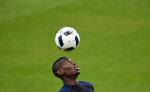 Le milieu de terrain des Bleus Paul Pogba, le 17 juin 2016 à Clairefontaine