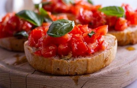 Pain grillé-minute façon tostada espagnole à la tomate fraîche : la tartine ensoleillée et croustillante qui fait plaisir à tous