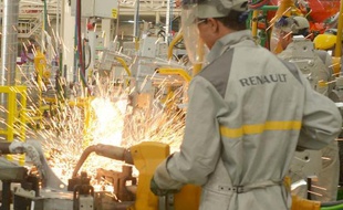 Le groupe français Renault a annoncé vendredi avoir renforcé en 2013 sa position de leader au Maroc, pays où elle dispose depuis deux ans d'une usine géante, grâce à sa filiale "low cost" Dacia, avec une part de marché de près de 40%.