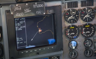 Un écran de navigation à bord d'un appareil AP-3C Orion de l'armée de l'air australienne, le 27 mars 2014.