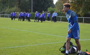 Regard déterminé comme sur le terrain, mais toujours une connerie à sortir, voilà Ihsan Sacko.