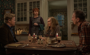 (De g. à dr.) Jesse Plemons, Jessie Buckley, Toni Collette et David Thewlis dans le film Je veux juste en finir.