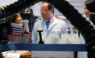 Après une semaine de déplacements destinés à bien illustrer l'idée que l'exécutif ne prend pas de vacances, François Hollande s'apprête à passer le relais à Jean-Marc Ayrault, qui à son tour va se montrer auprès des Français et préparer la vraie rentrée du gouvernement, le 19 août.