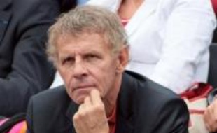 La journaliste Laurence Ferrari remplacera Patrick Poivre d'Arvor à la présentation du journal télévisé de 20 heures sur TF1 à la rentrée, affirme dimanche la radio RTL, une information que la chaîne de télévision a refusé de commenter.