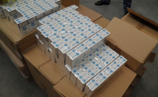 A Calais, le 19 aout 2014 -Saisie de 1,7 tonne de cigarettes de contrebande rÈalisÈe par les douaniers de Calais.