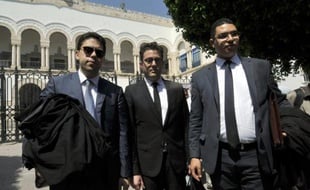 e procès en appel de trois militantes européennes de Femen emprisonnées à Tunis a été reporté au 26 juin en raison d'une erreur de procédure et leur libération conditionnelle refusée vendredi, suscitant à nouveau la colère de leurs avocats.