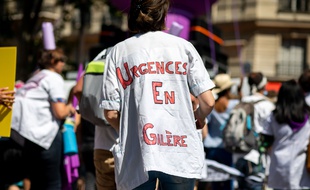 Des soignants manifestent à Paris, le 2 juillet 2019.