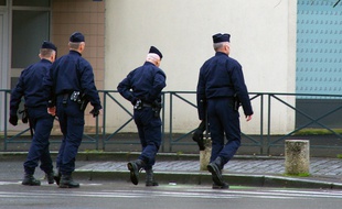 Des policiers en patrouille à Rennes.