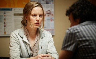 Dans la série "La Gifle" (The Slap), sur Arte, Rosie (Melissa George) veut aller jusqu'au tribunal pour la gifle donnée à Hugo, son fils.