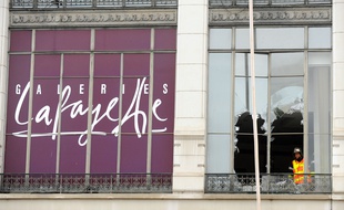 Le magasin Les Galeries Lafayette de Pau a été victime d'un incendie dans la nuit du 4 au 5 avril 2016.