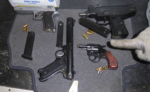 Quatre armes de poing et leurs munitions étaient dissimulées dans le chargement