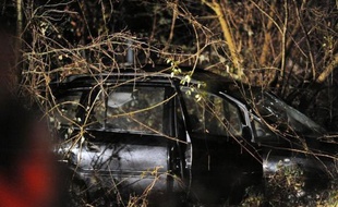 La mère de famille, grièvement blessée dans la collision entre un TER et une voiture qui a tué ses trois enfants et leur père, dimanche en fin d'après-midi dans le Rhône était toujours dans un état grave lundi matin.
