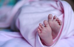 Ignorant être enceinte, elle accouche à l’hôtel pendant ses vacances