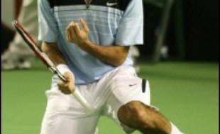 Le Suisse Roger Federer a remporté pour la troisième fois l'Open d'Australie en battant le Chilien Fernando Gonzalez, 7-6 (7/2), 6-4, 6-4, dimanche à Melbourne.