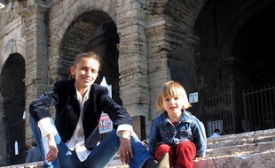 Photo d'Elise et de sa mère Irina belenkaya. La petite fille a été enlevée, vendredi 20 mars 2009, dans la rue à Arles.