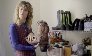 Manon adore les chaussures, surtout les santiags, Brut.