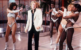 Claude François et ses Claudettes, lors d'une émission de télévision
