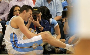 L'Italien Danilo Gallinari, qui s'est blessé jeudi lors de la victoire de son club NBA de Denver face à Dallas (95-94), s'est fait une déchirure du ligament croisé antérieur du genou gauche et va devoir être opéré, a indiqué le joueur vendredi sur sa page Facebook.