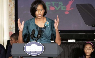 La First lady Michelle Obama lance la campagne "Let's move!" pour combattre l'obésité infantile, à la Maison Blanche, à Washington, le 9 février 2010.