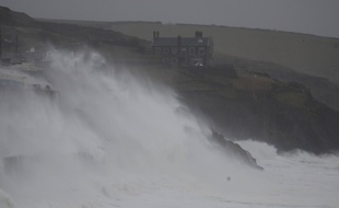 La tempête Dennis frappe l'Europe