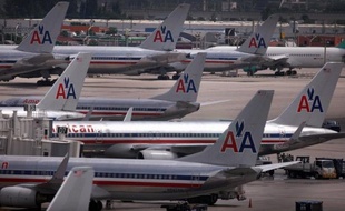 Deux vols désastreux risquent d'aggraver encore la réputation de la compagnie aérienne en faillite American Airlines, déjà plombée par des retards et annulations en série depuis début septembre alors que ses relations avec ses employés se détériorent.