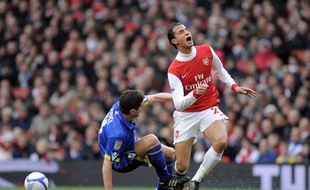Marouane Chamakh (à droite), ici face à Leeds, le 8 janvier 2011